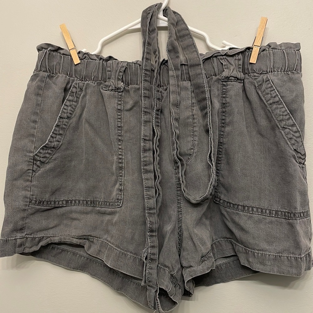 Grey shorts